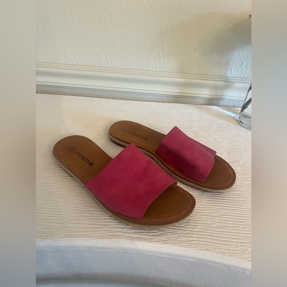 Great condition soda sandals - Picture 2 of 3